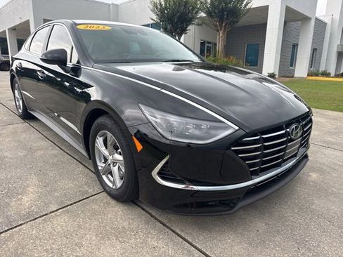 Used 2023 Hyundai Sonata SE w/ Cargo Package FWD image 1
