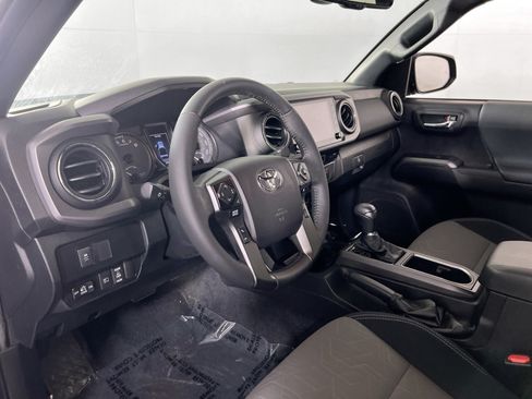 Used 2021 Toyota Tacoma TRD Off-Road w/ Technology Package AWD/4WD image 9