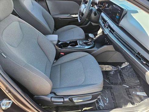 Used 2025 Kia K4 LXS image 19