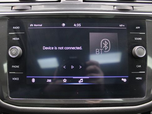 Used 2022 Volkswagen Tiguan SE image 43