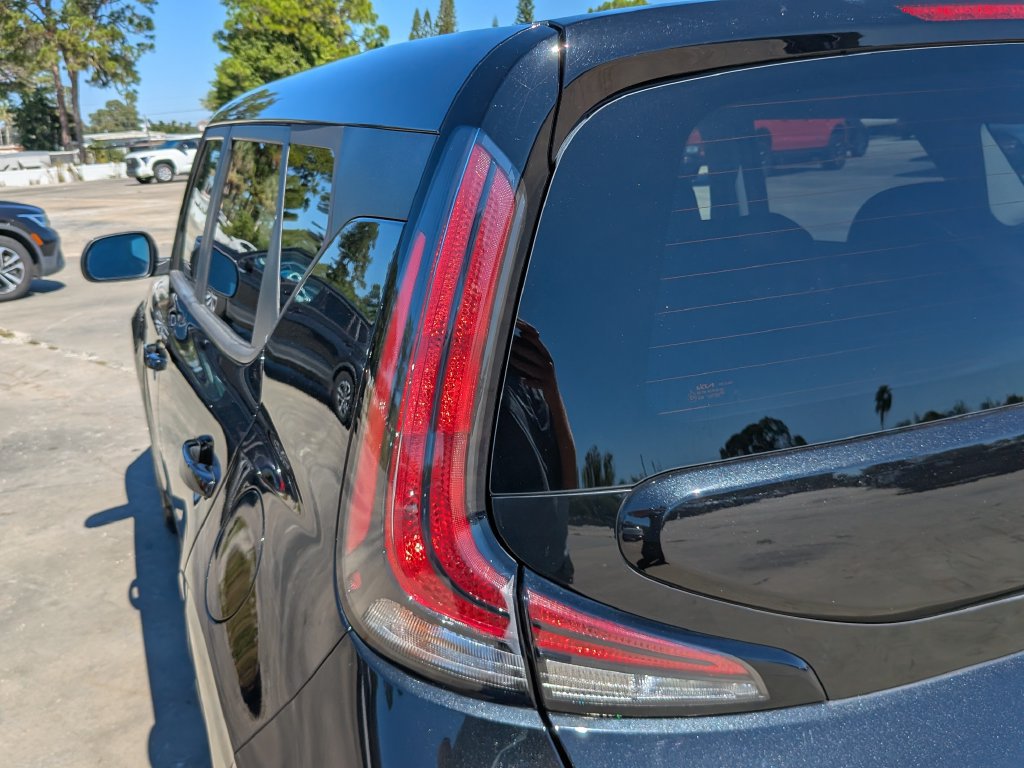 Certified 2023 Kia Soul LX FWD image 10