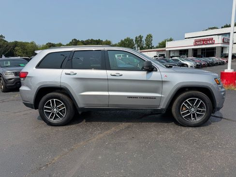 Used 2017 Jeep Grand Cherokee Trailhawk w/ Trailhawk Luxury Group AWD/4WD image 6