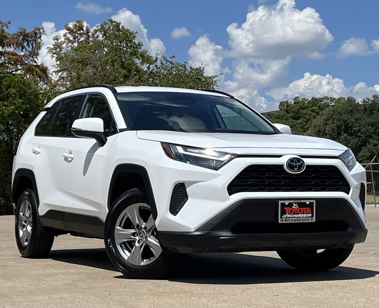 Used 2025 Toyota RAV4 XLE FWD image 2