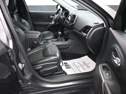 Used 2019 Jeep Cherokee Latitude Plus w/ Comfort/Convenience Group AWD/4WD image 13