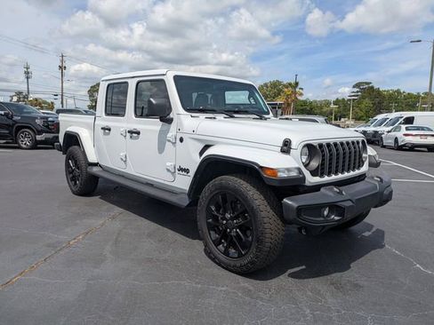 Used 2024 Jeep Gladiator Sport AWD/4WD image 3