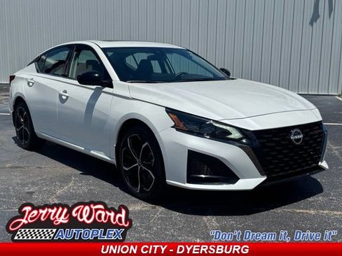 Used 2025 Nissan Altima 2.5 SR w/ SR Premium Package AWD/4WD image 1