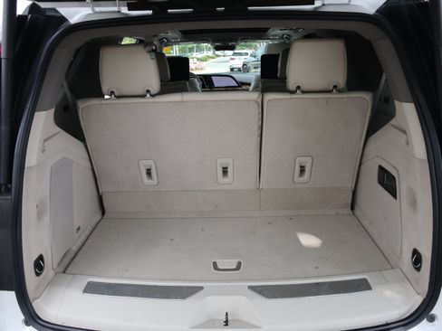 Used 2021 Cadillac Escalade Premium Luxury Platinum w/ Heavy-Duty Trailer Package AWD/4WD image 38