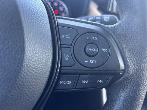 Used 2021 Toyota RAV4 XLE w/ Convenience Package image 31