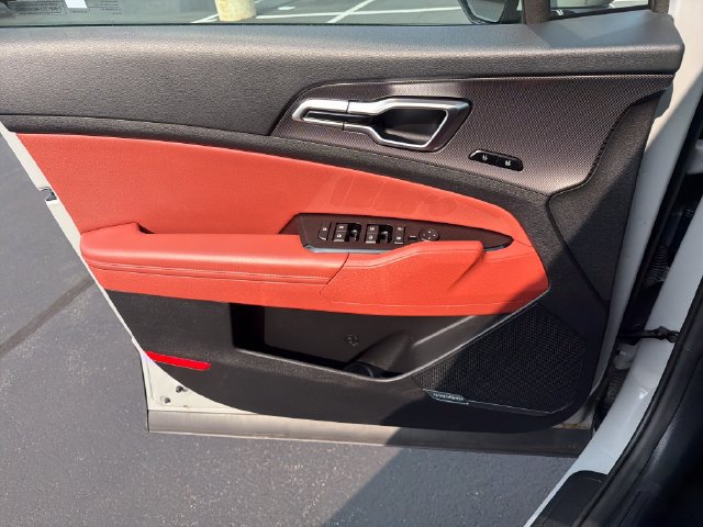 Used 2025 Kia Sportage SX FWD image 13