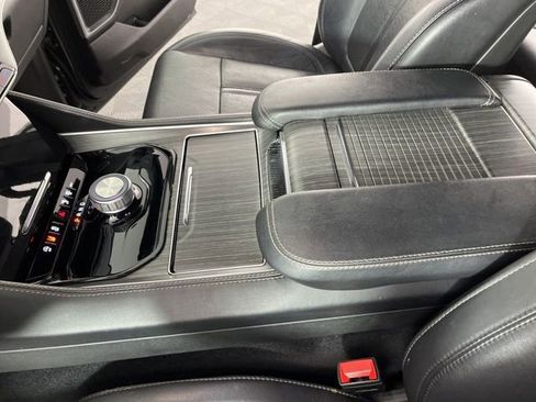 Used 2024 Jeep Wagoneer Series II w/ Flexible Seating Group image 28