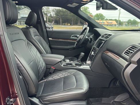 Used 2018 Ford Explorer Platinum AWD/4WD image 13