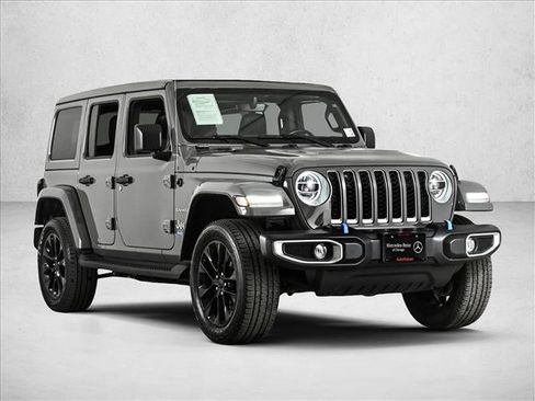 Used 2022 Jeep Wrangler Unlimited Sahara w/ Cold Weather Group AWD/4WD image 3