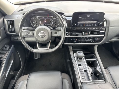 Used 2024 Nissan Pathfinder SL FWD image 18