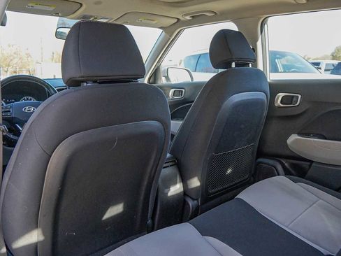 Used 2022 Hyundai Venue SEL image 27