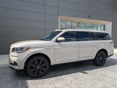 Certified 2024 Lincoln Navigator L Reserve AWD/4WD image 1
