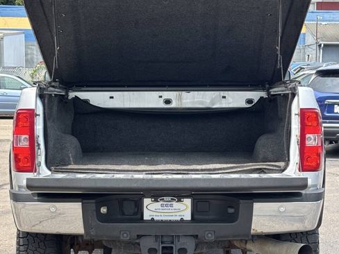 Used 2012 Chevrolet Silverado 2500 LTZ w/ LTZ Plus Package AWD/4WD image 9