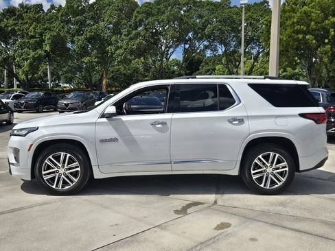 Used 2023 Chevrolet Traverse High Country FWD image 3