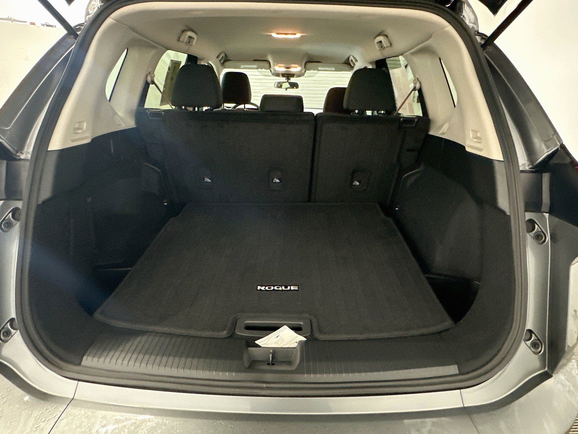 Used 2025 Nissan Rogue S AWD/4WD image 29