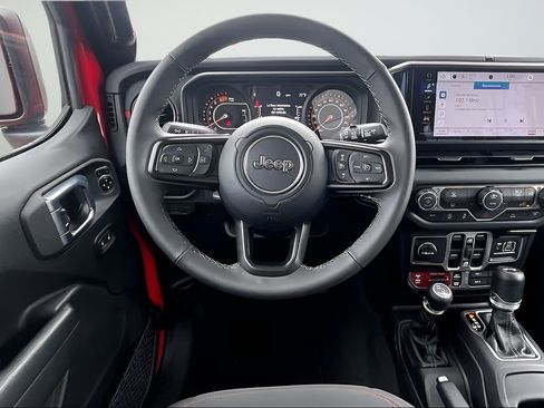 Used 2026 Jeep Wrangler Unlimited Rubicon AWD/4WD image 8