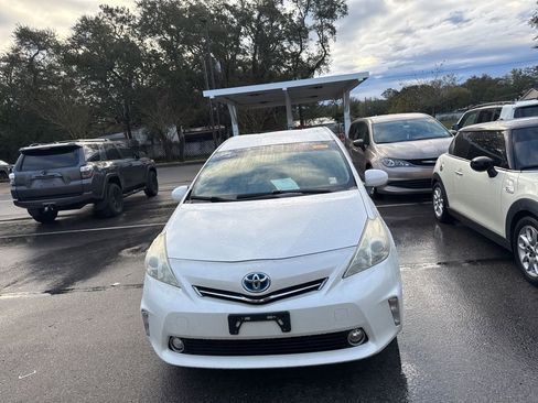 Used 2014 Toyota Prius V Three image 2