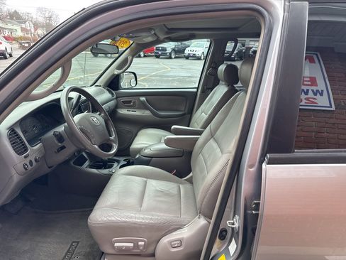 Used 2004 Toyota Sequoia SR5 image 16