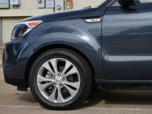 Used 2015 Kia Soul + w/ Primo Package FWD image 23