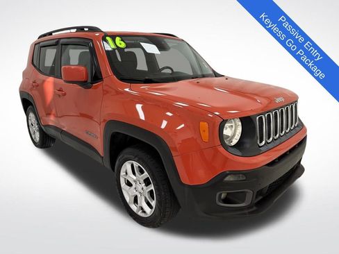 Used 2016 Jeep Renegade Latitude w/ Safety & Security Group image 3