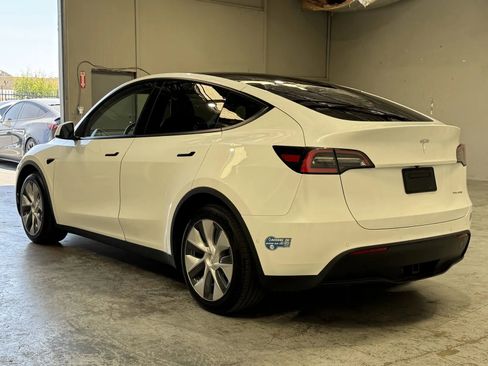 Used 2020 Tesla Model Y Long Range image 2