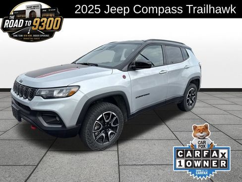 Used 2025 Jeep Compass Trailhawk AWD/4WD image 1