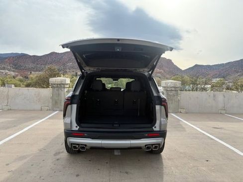 New 2026 Chevrolet Traverse Z71 w/ Driver Confidence Package AWD/4WD image 8