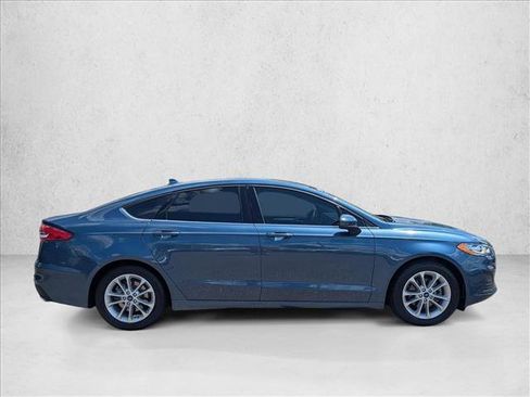 Used 2019 Ford Fusion SE FWD image 4