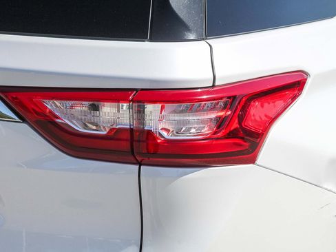 Used 2021 Chevrolet Traverse LT image 10