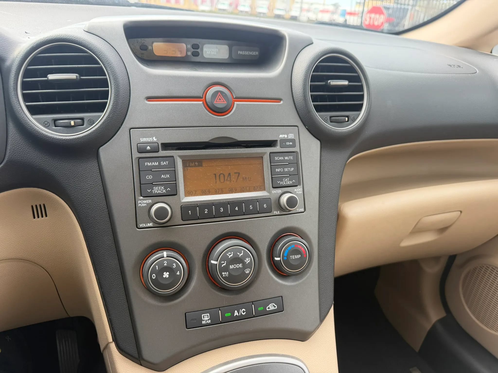 Used 2009 Kia Rondo LX FWD image 19