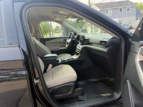 Used 2021 Ford Explorer XLT AWD/4WD image 26