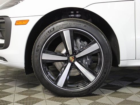 Certified 2025 Porsche Macan image 37