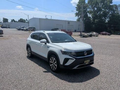 Used 2023 Volkswagen Taos SE FWD image 8