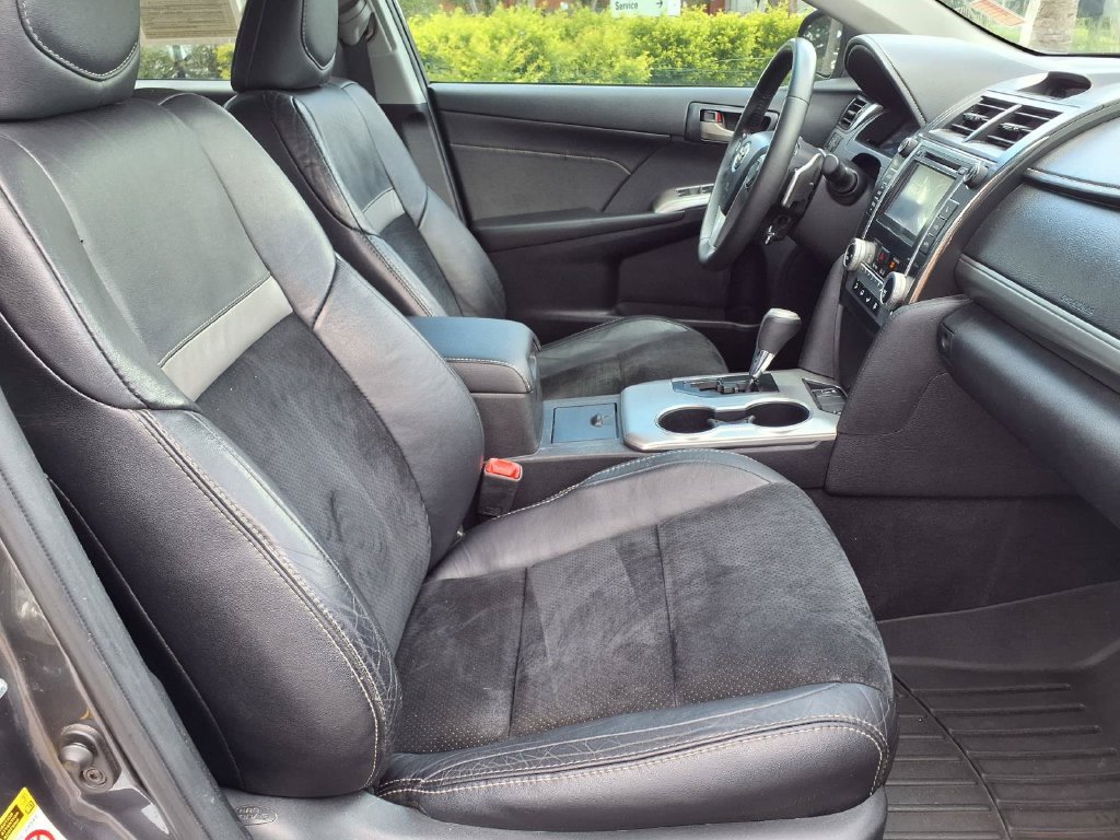 Used 2013 Toyota Camry SE w/ Leather Pkg FWD image 15