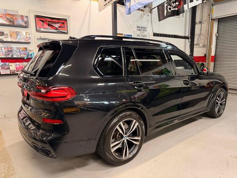 Used 2022 BMW X7 xDrive40i w/ M Sport Package AWD/4WD image 5