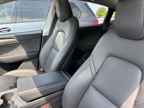 Used 2023 Tesla Model Y AWD image 32