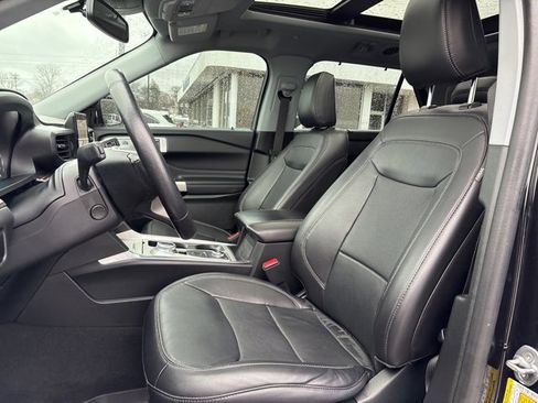 Used 2023 Ford Explorer Limited image 18