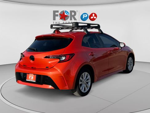 Used 2025 Toyota Corolla SE w/ SE Package FWD image 5