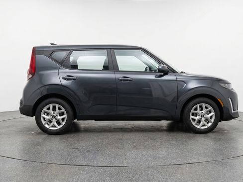 Used 2025 Kia Soul LX w/ LX Technology Package FWD image 11