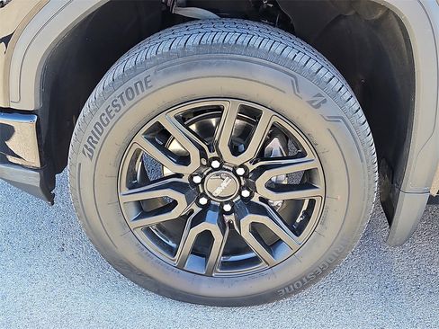 Used 2022 GMC Sierra 1500 Elevation w/ LPO, Elevation Black Package image 13