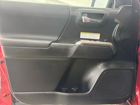 Used 2020 Toyota Tacoma TRD Off-Road image 26