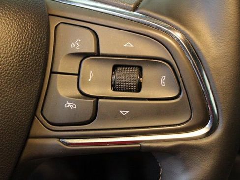 Certified 2025 Buick Envista Sport Touring FWD image 22