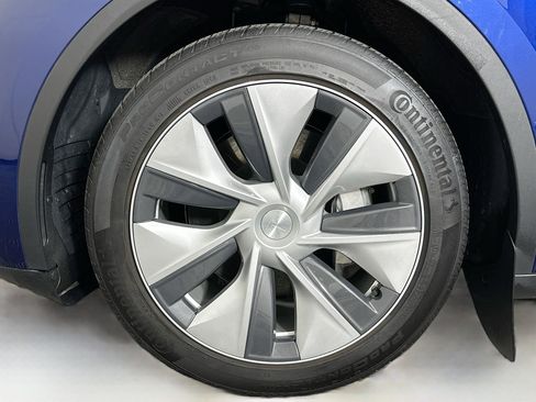 Used 2023 Tesla Model Y Long Range AWD/4WD image 11