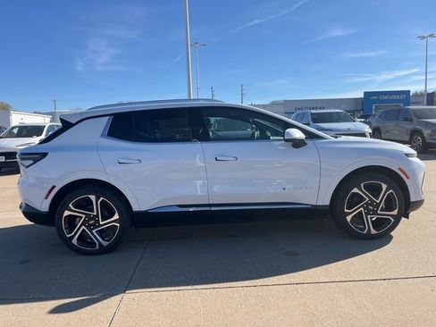 New 2026 Chevrolet Equinox EV LT image 3