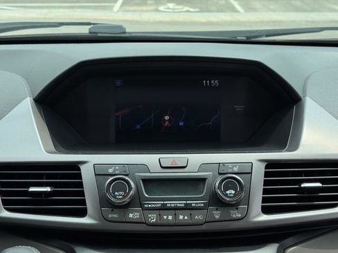 Used 2015 Honda Odyssey Touring image 3