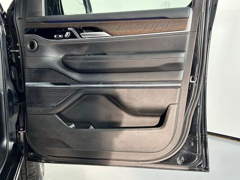 Used 2024 Jeep Grand Wagoneer L 4WD image 9