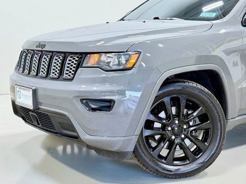 Used 2022 Jeep Grand Cherokee Laredo X image 4
